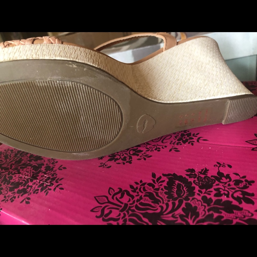 Shoes - Picture 4 of 5